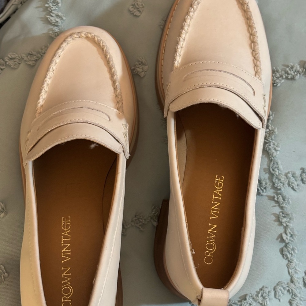 Women's Cream crown vintage Loafers - Picture 2 of 5
